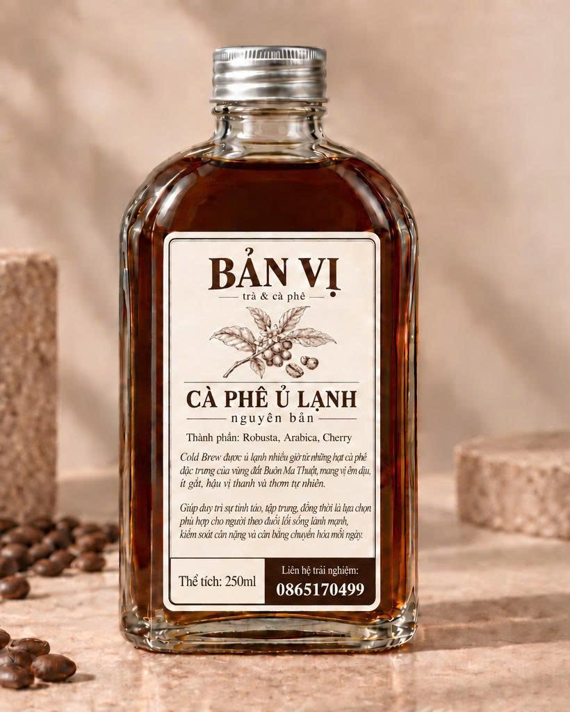 Chai cà phê ủ lạnh Bản Vị với nhãn khắc nét cổ điển